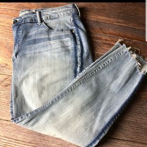 Torrid Ankle Skinny Jean's size 14R, Raw Cut